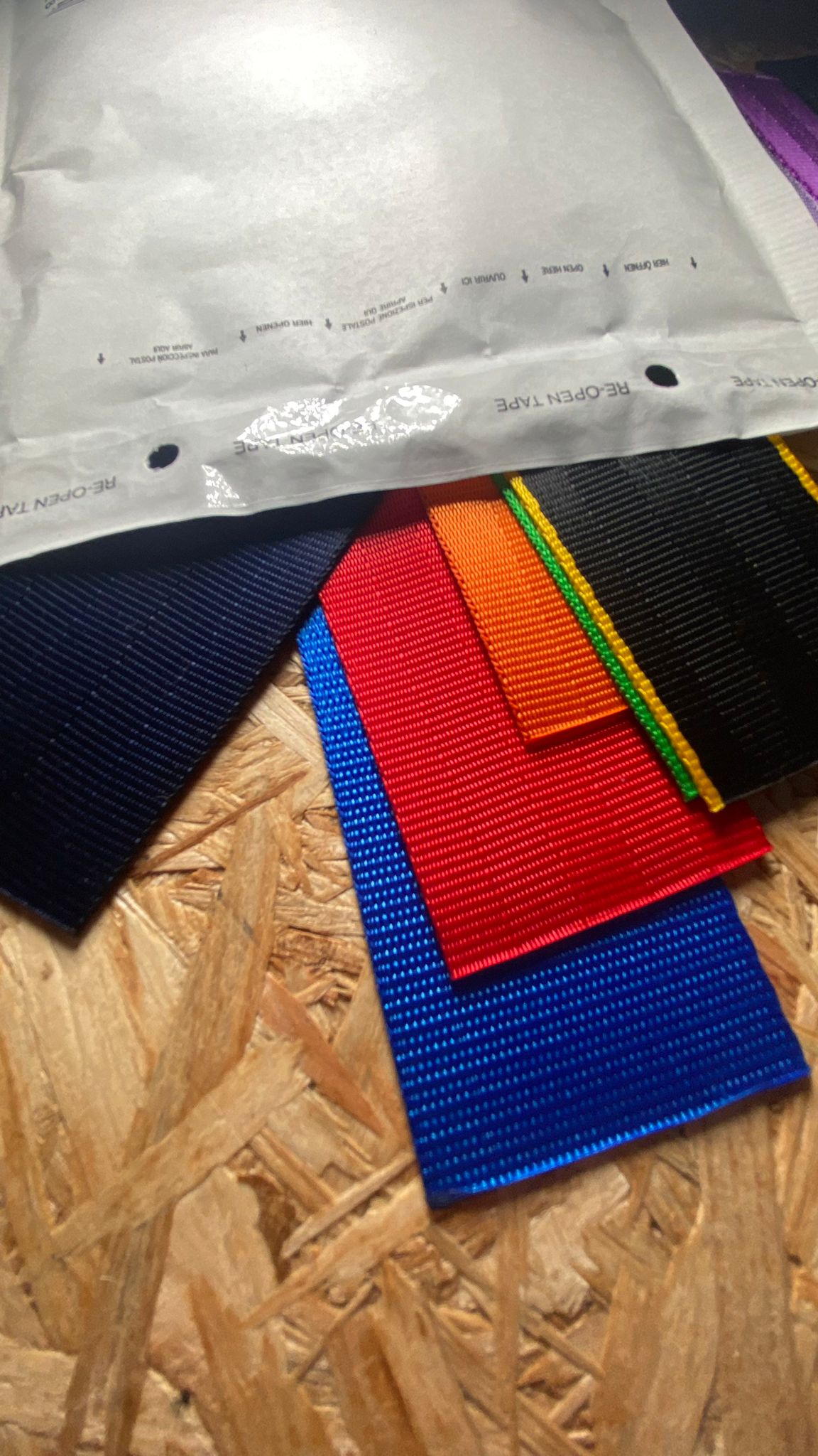 Muestra de Tono de Cinturón de Seguridad: Escoge el Color Perfecto Antes de Cambiarlo